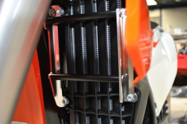 Bild på AXP Kylarskydd Black Spacers Ktm SX125-SX250-SXF250-SXF350-SXF450-EXC300-