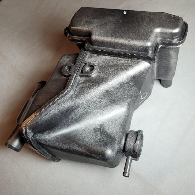 Bild på TANK,COOLANT/OIL SEPAR-4STROKE